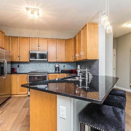 Sunset Waterfront Resort By Discover Kelowna Resort Accommodations Extérieur photo