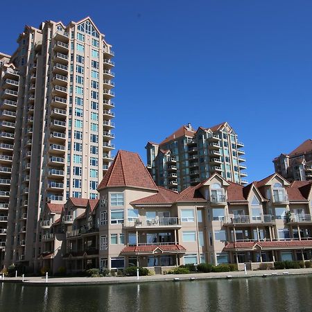 Sunset Waterfront Resort By Discover Kelowna Resort Accommodations Extérieur photo