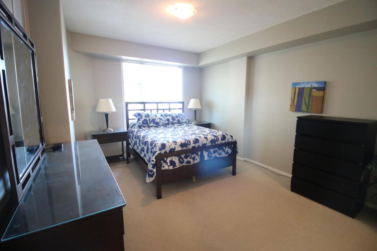 Sunset Waterfront Resort By Discover Kelowna Resort Accommodations Extérieur photo