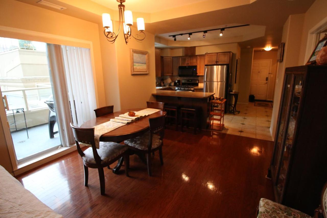 Sunset Waterfront Resort By Discover Kelowna Resort Accommodations Extérieur photo