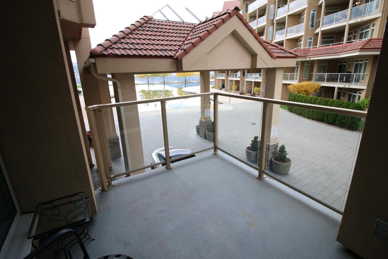 Sunset Waterfront Resort By Discover Kelowna Resort Accommodations Extérieur photo