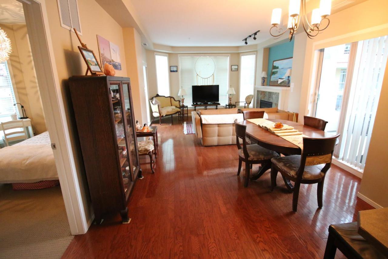 Sunset Waterfront Resort By Discover Kelowna Resort Accommodations Extérieur photo