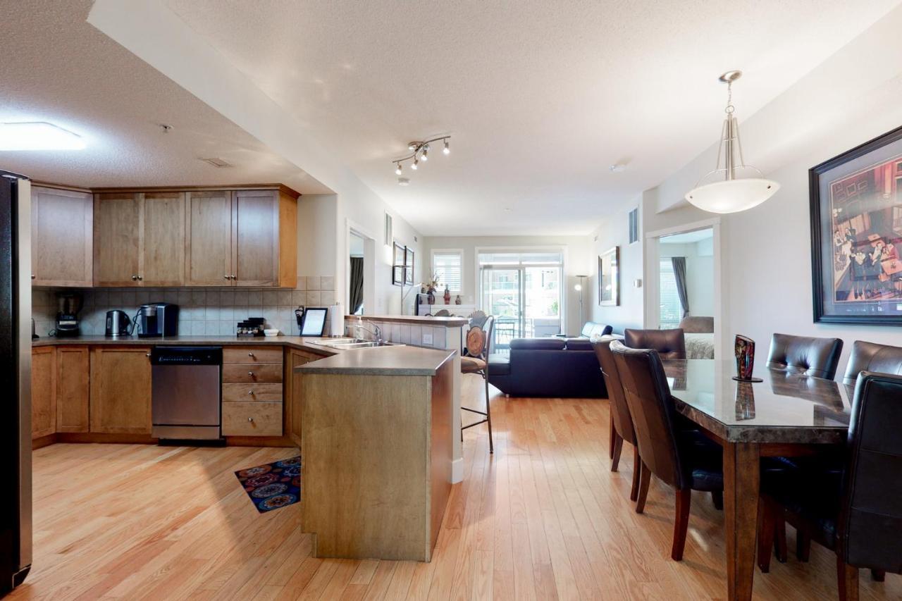 Sunset Waterfront Resort By Discover Kelowna Resort Accommodations Extérieur photo
