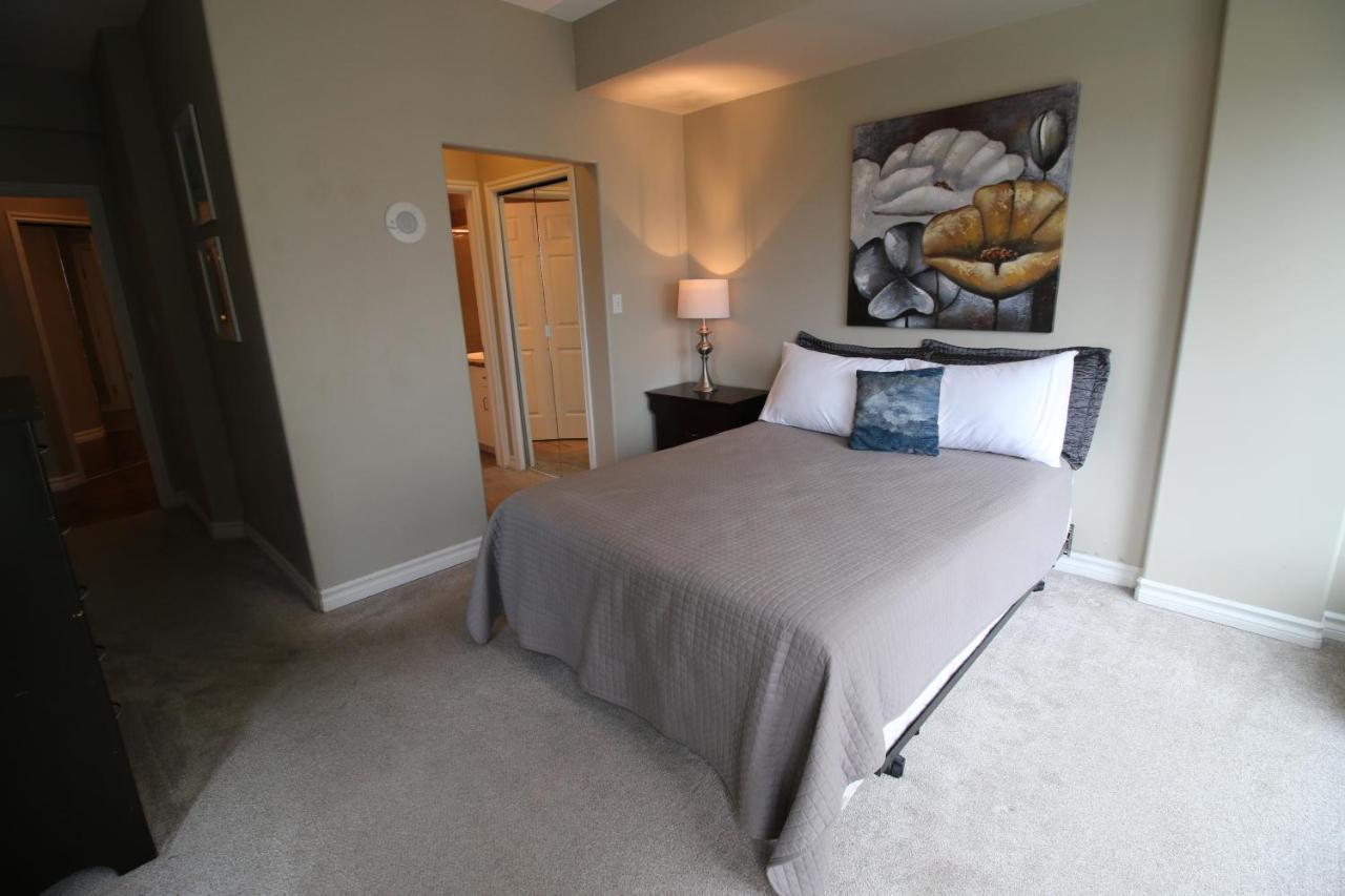 Sunset Waterfront Resort By Discover Kelowna Resort Accommodations Extérieur photo