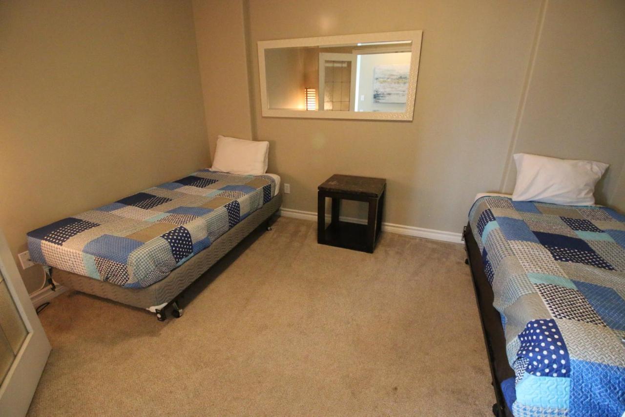 Sunset Waterfront Resort By Discover Kelowna Resort Accommodations Extérieur photo