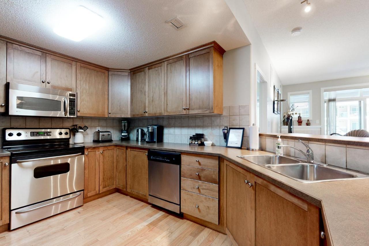 Sunset Waterfront Resort By Discover Kelowna Resort Accommodations Extérieur photo