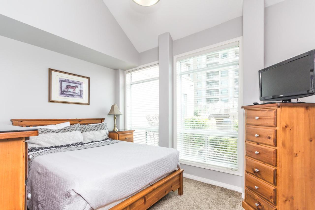 Sunset Waterfront Resort By Discover Kelowna Resort Accommodations Extérieur photo
