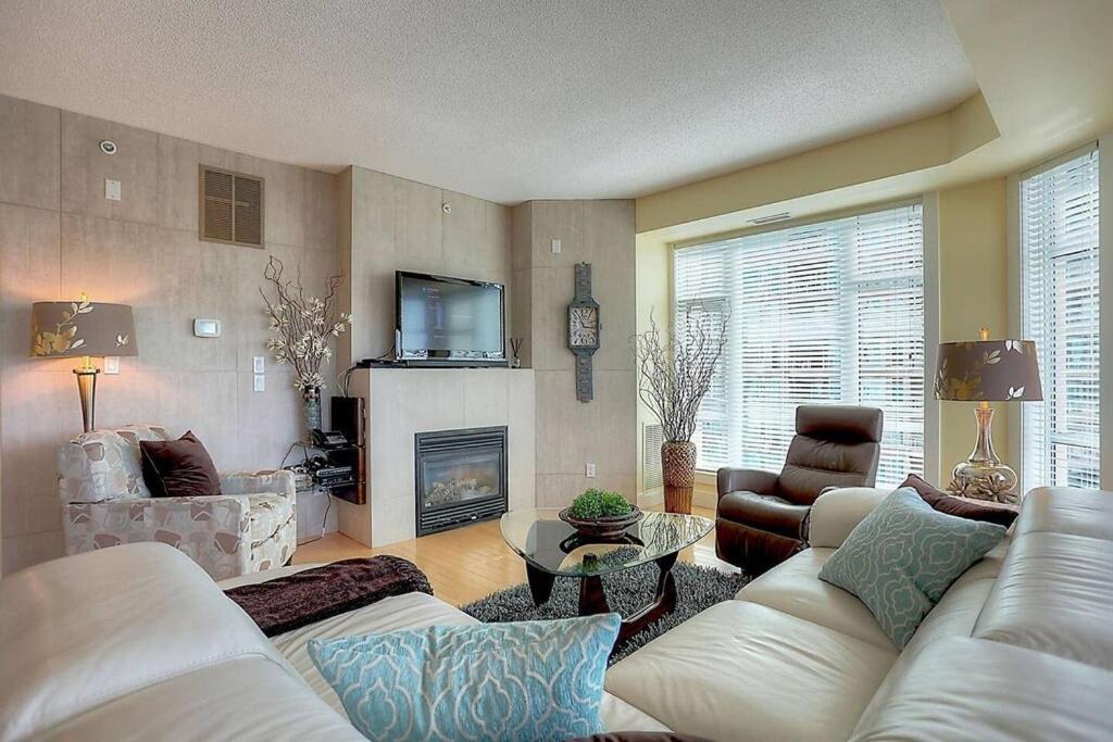 Sunset Waterfront Resort By Discover Kelowna Resort Accommodations Extérieur photo