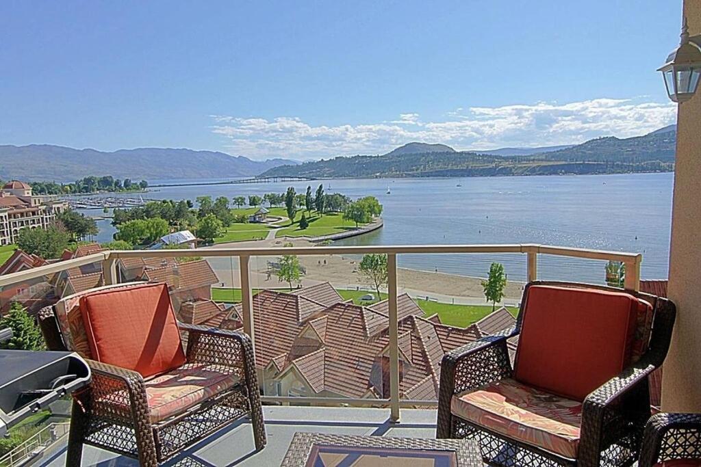 Sunset Waterfront Resort By Discover Kelowna Resort Accommodations Extérieur photo