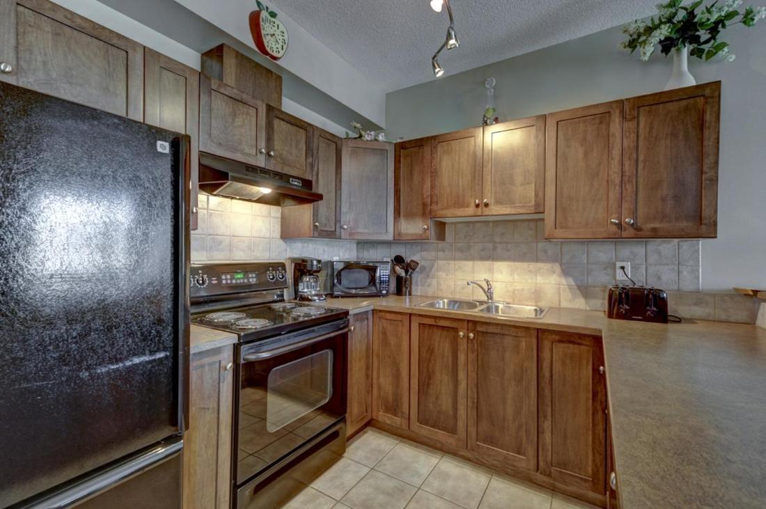 Sunset Waterfront Resort By Discover Kelowna Resort Accommodations Extérieur photo