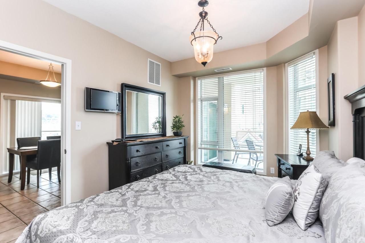 Sunset Waterfront Resort By Discover Kelowna Resort Accommodations Extérieur photo