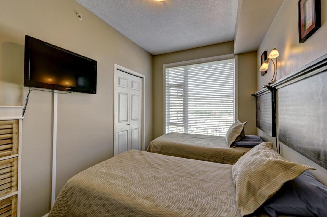 Sunset Waterfront Resort By Discover Kelowna Resort Accommodations Extérieur photo