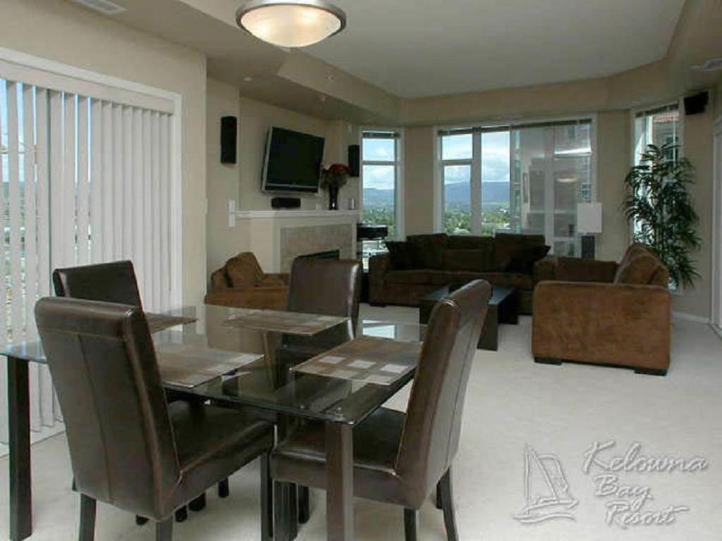Sunset Waterfront Resort By Discover Kelowna Resort Accommodations Extérieur photo