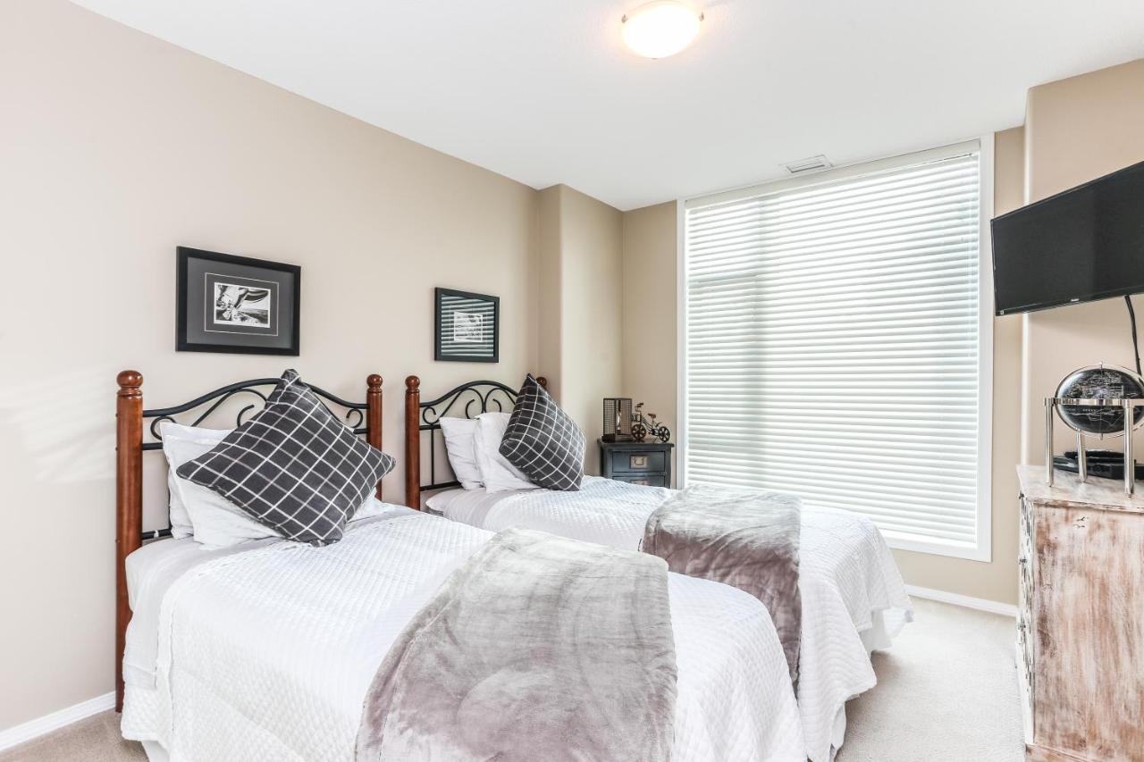 Sunset Waterfront Resort By Discover Kelowna Resort Accommodations Extérieur photo