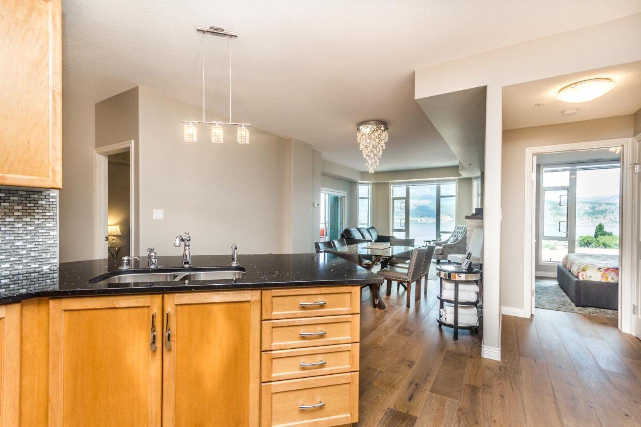 Sunset Waterfront Resort By Discover Kelowna Resort Accommodations Extérieur photo