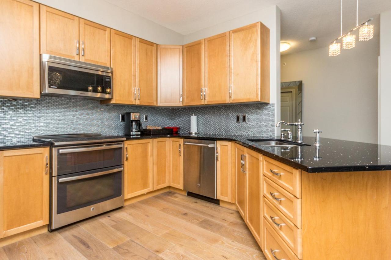 Sunset Waterfront Resort By Discover Kelowna Resort Accommodations Extérieur photo