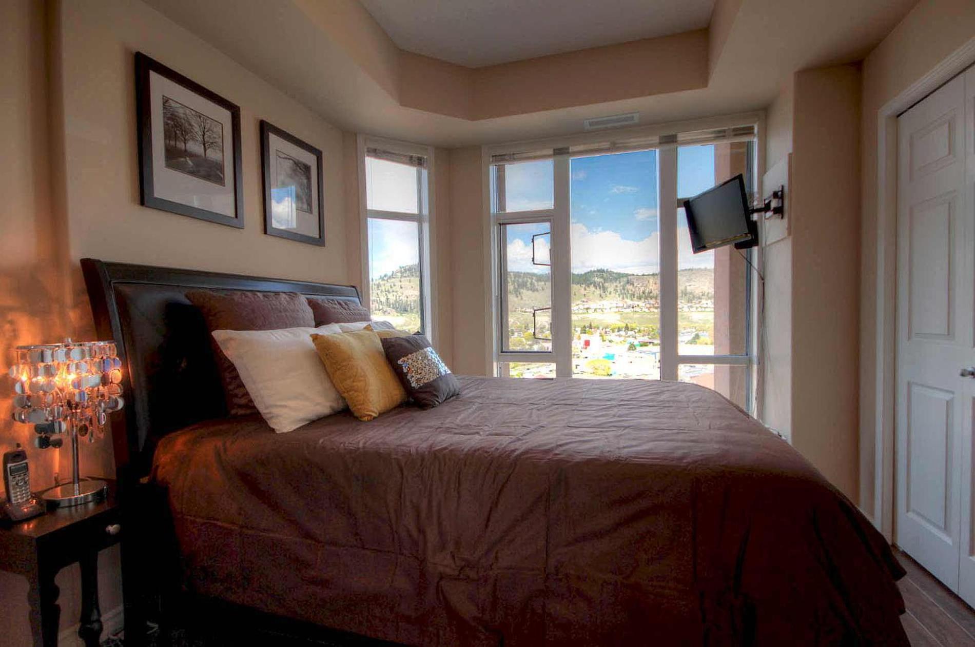 Sunset Waterfront Resort By Discover Kelowna Resort Accommodations Extérieur photo