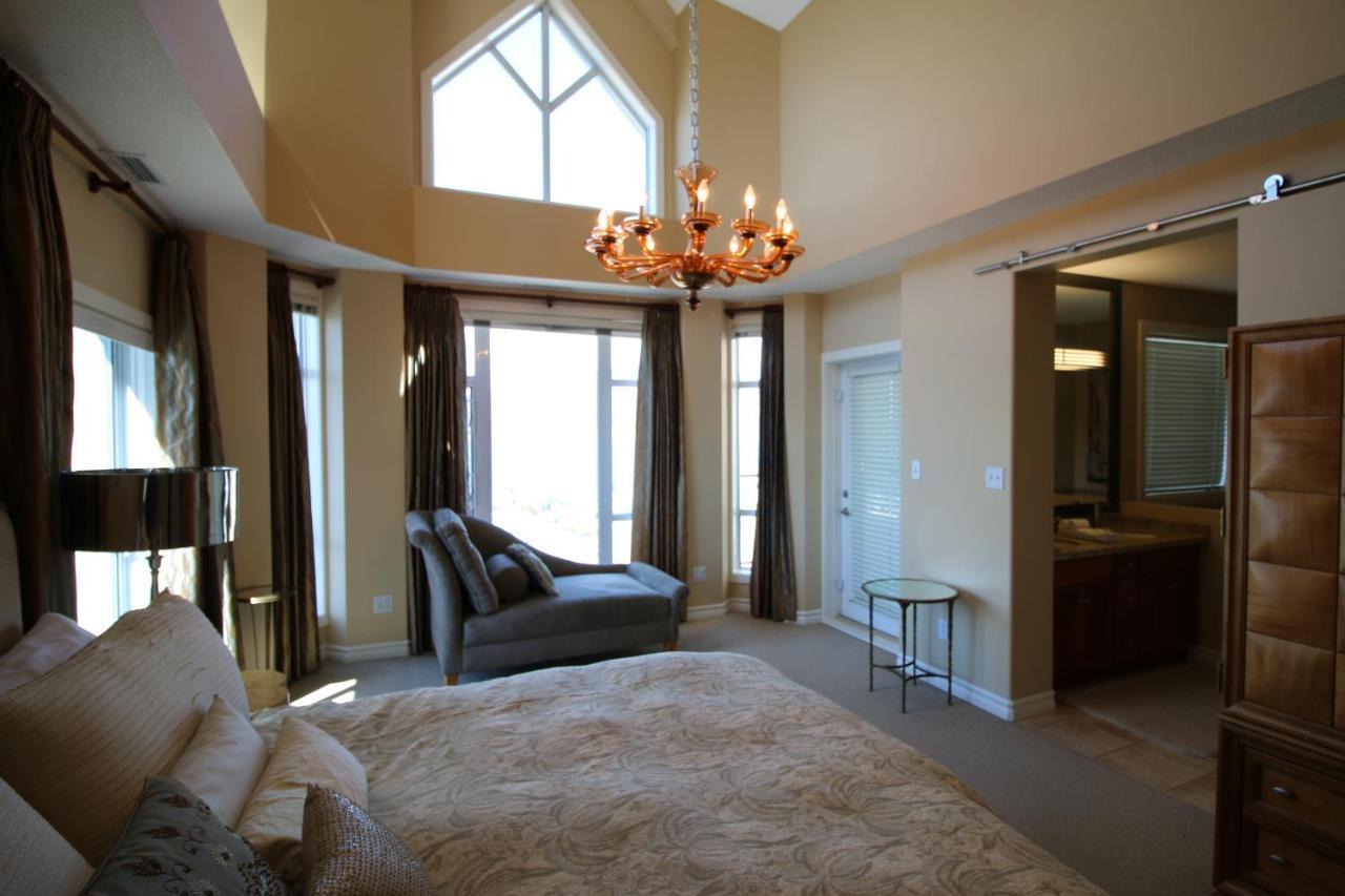 Sunset Waterfront Resort By Discover Kelowna Resort Accommodations Extérieur photo