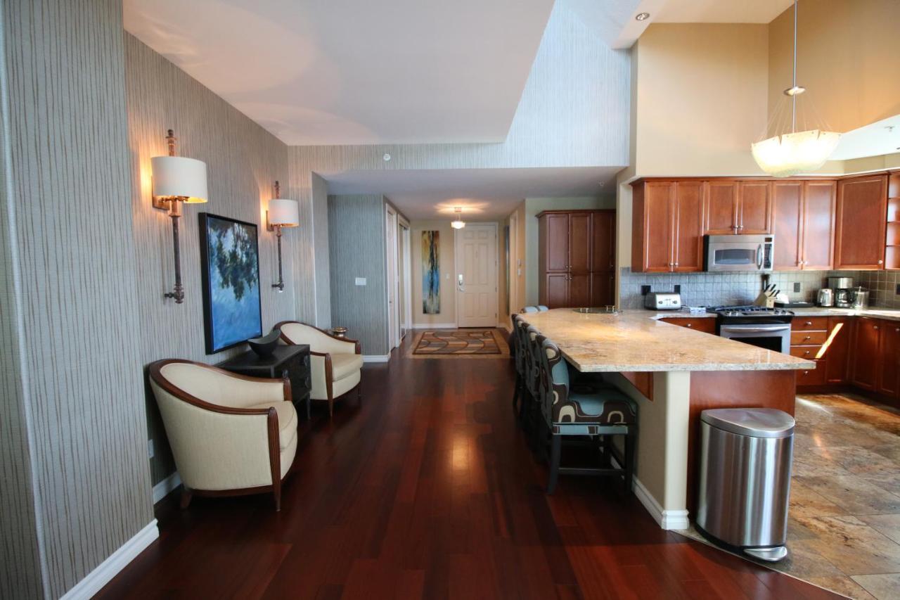 Sunset Waterfront Resort By Discover Kelowna Resort Accommodations Extérieur photo
