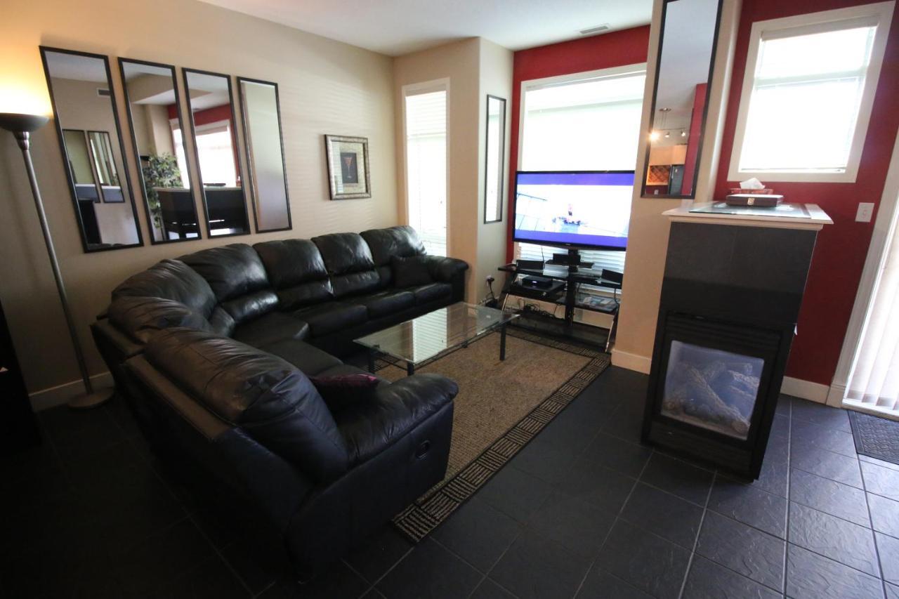 Sunset Waterfront Resort By Discover Kelowna Resort Accommodations Extérieur photo