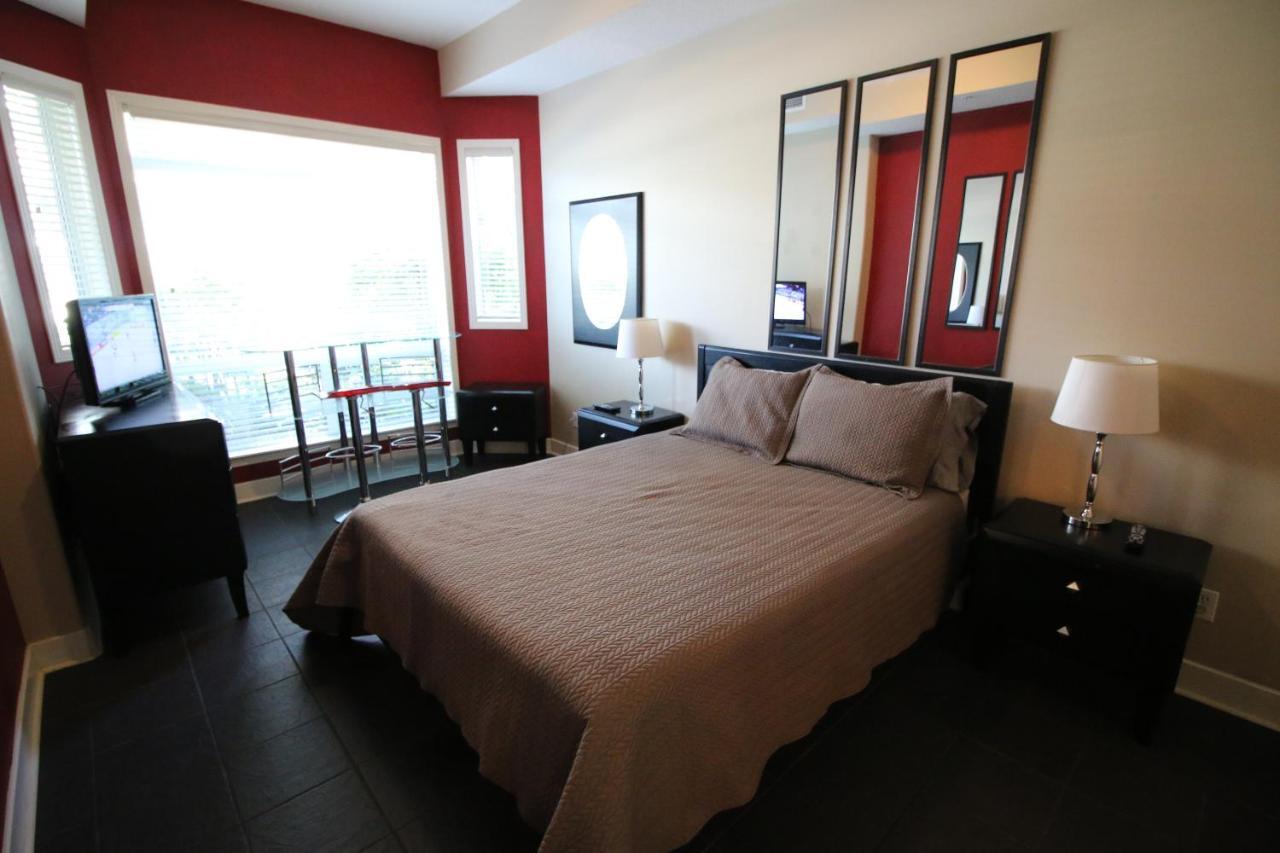 Sunset Waterfront Resort By Discover Kelowna Resort Accommodations Extérieur photo