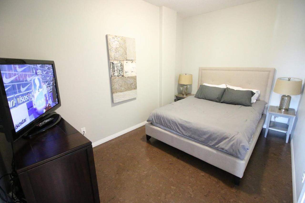 Sunset Waterfront Resort By Discover Kelowna Resort Accommodations Extérieur photo